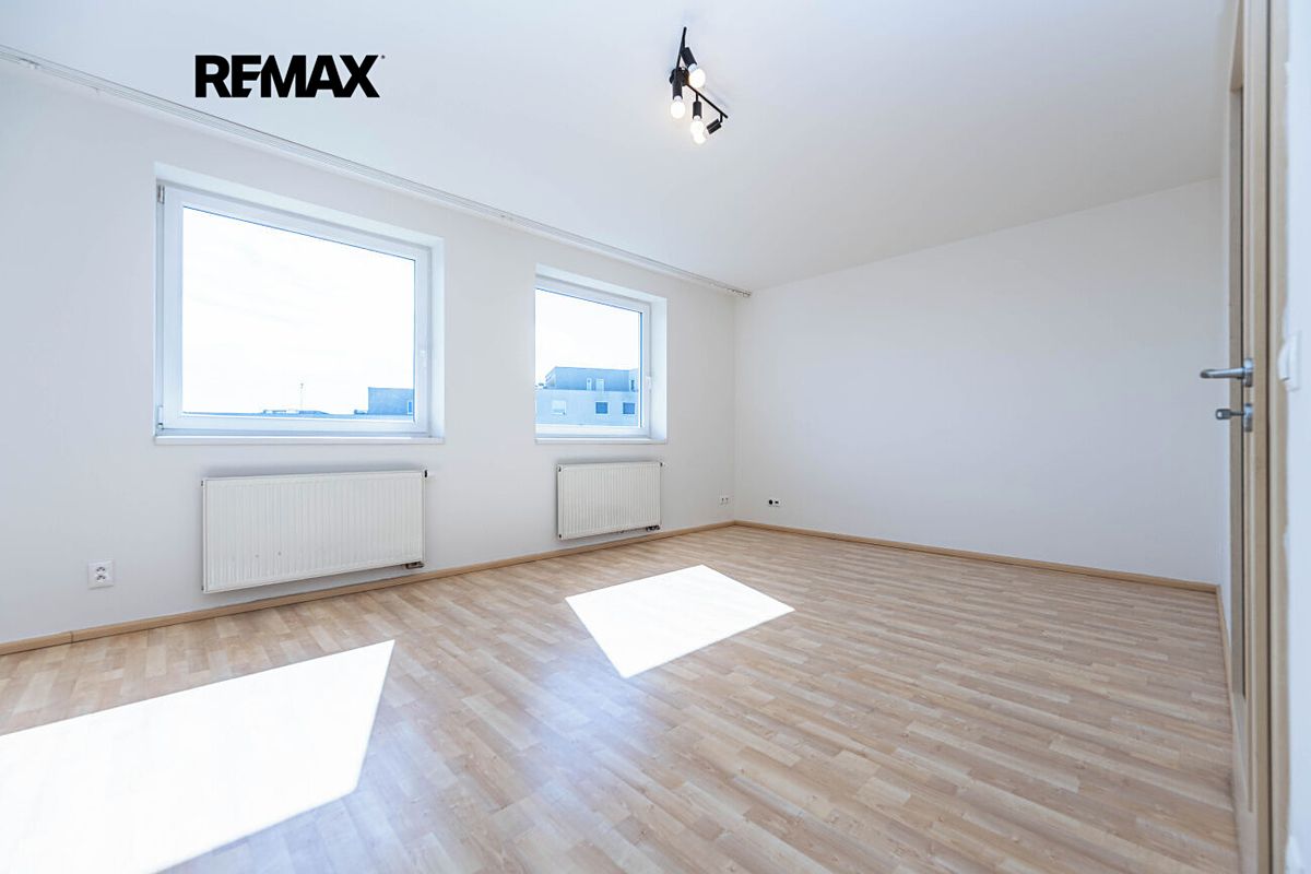 Pronájem bytu 1+kk 37 m² – fotografie 5