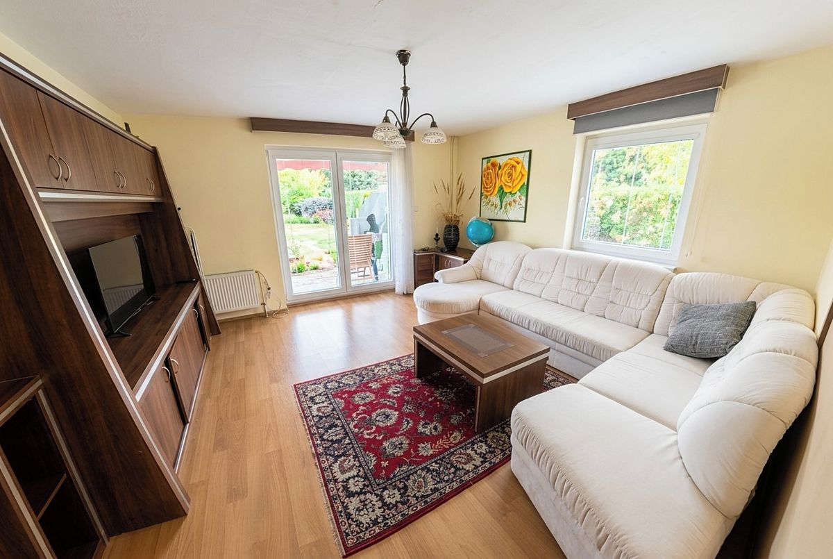Prodej rodinného domu 155 m², pozemek 647 m² – fotografie 2