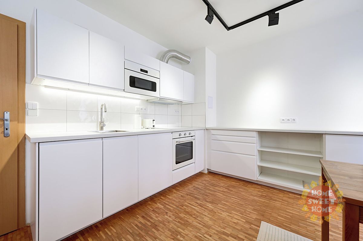 Pronájem bytu 1+kk 30 m² – fotografie 3