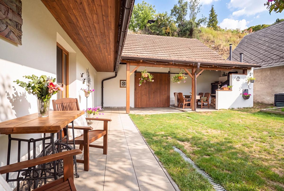 Prodej rodinného domu 100 m², pozemek 566 m² – fotografie 2