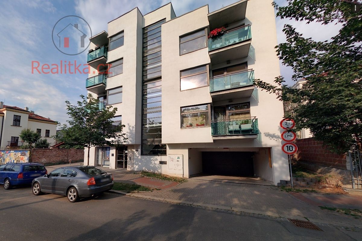 Prodej garážového stání 18 m²