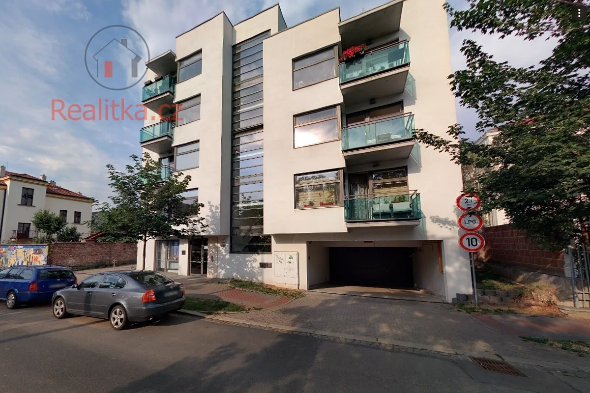 Prodej garážového stání 18 m²