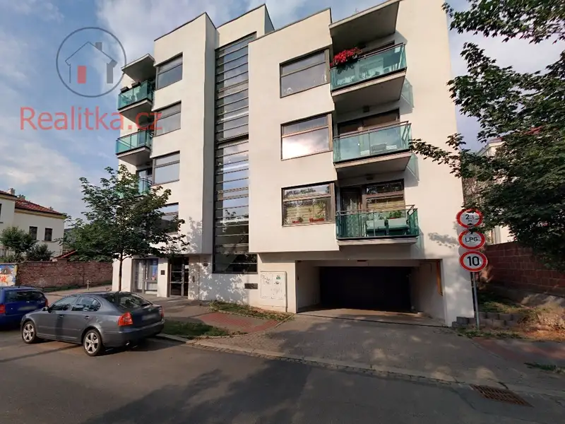 Prodej garážového stání 18 m², Brno – náhled fotky 1