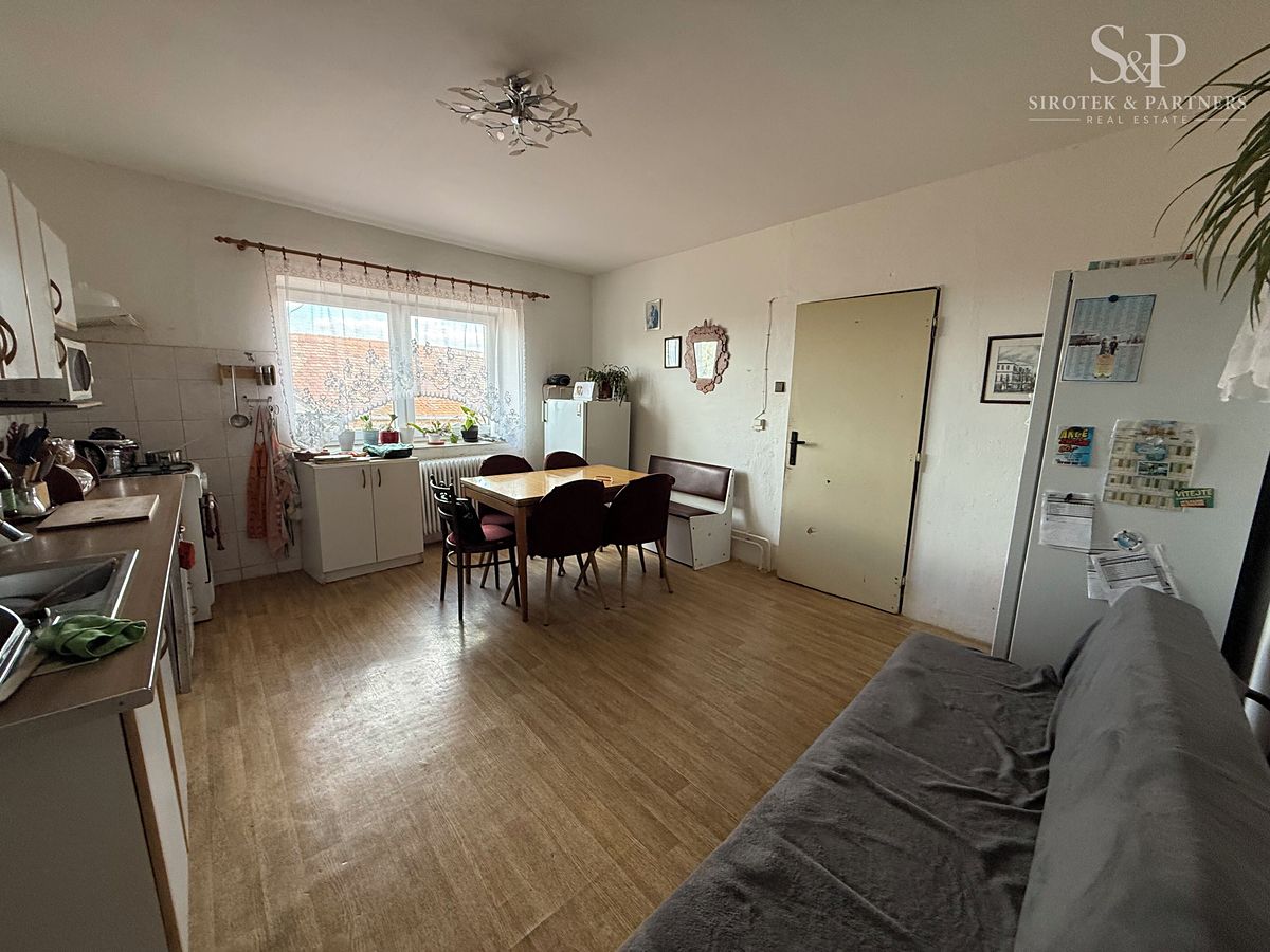 Prodej rodinného domu 240 m², pozemek 658 m² – fotografie 3