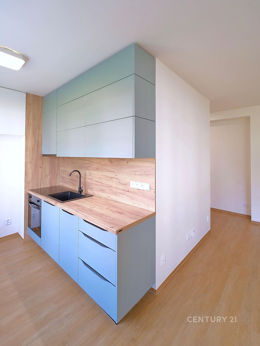 Pronájem bytu 2+kk 56 m² – fotografie 3