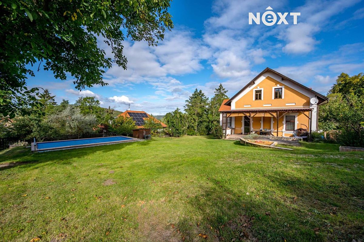 Prodej rodinného domu 325 m², pozemek 1719 m²