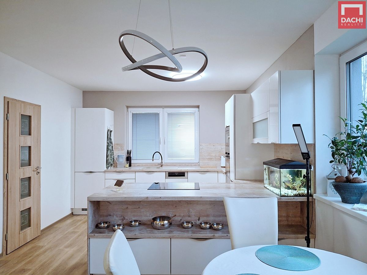 Prodej rodinného domu 150 m², pozemek 1764 m², Dolany – fotka 1 z 3