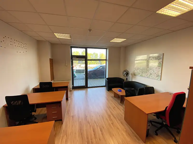 Prodej kanceláře 45 m², Praha – náhled fotky 3