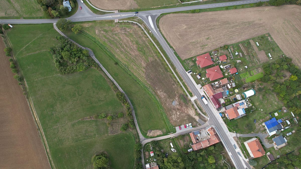 Prodej stavebního pozemku 1500 m² – fotografie 2