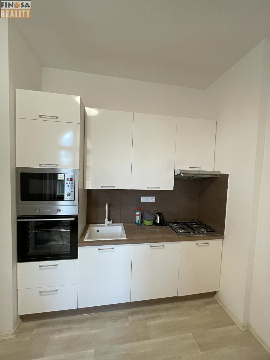Pronájem bytu 3+1 89 m² – fotografie 2