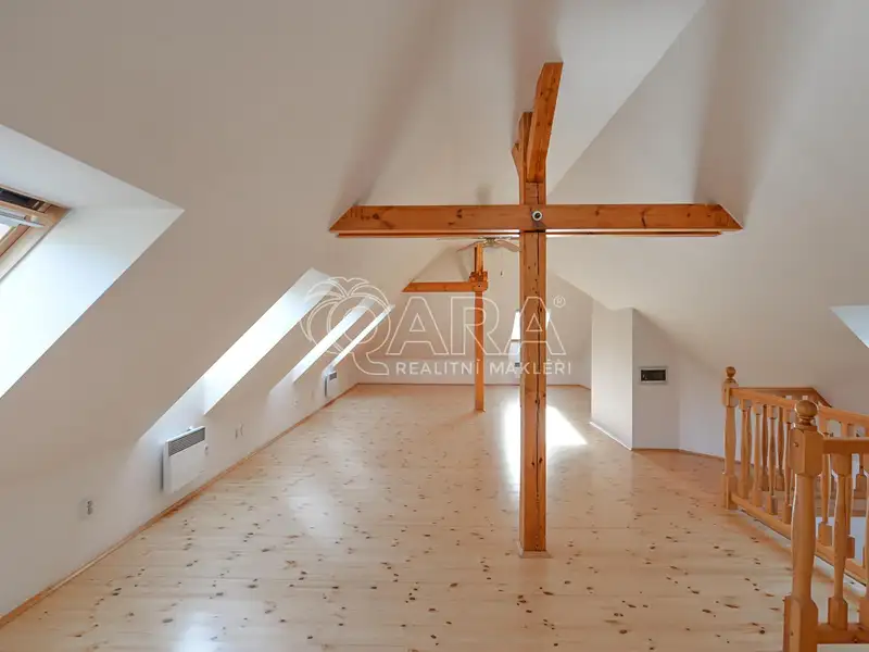 Prodej rodinného domu 276 m², pozemek 176 m², Davle – náhled fotky 3