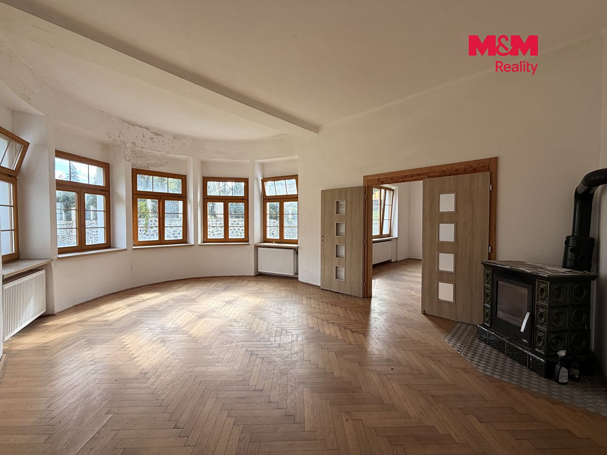 Prodej rodinného domu 284 m², pozemek 2441 m² – fotografie 2