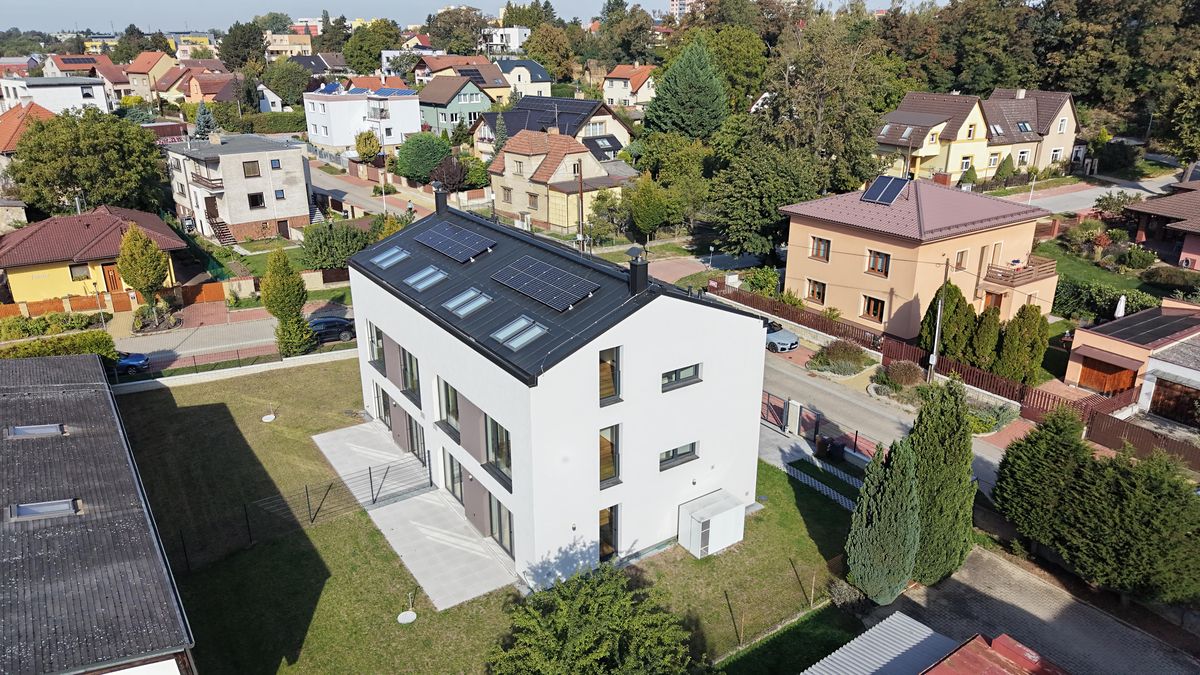 Prodej rodinného domu 218 m², pozemek 372 m² – fotografie 4