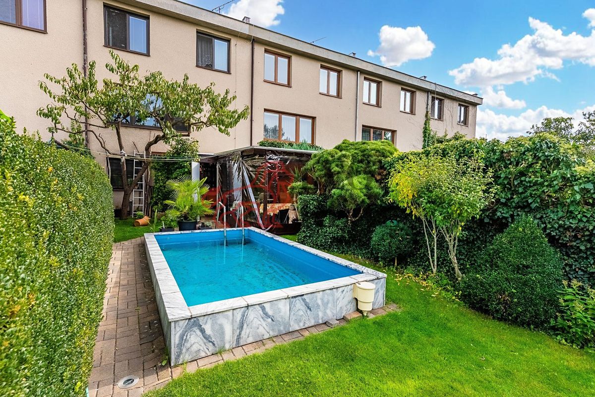 Prodej rodinného domu 160 m², pozemek 279 m² – fotografie 3