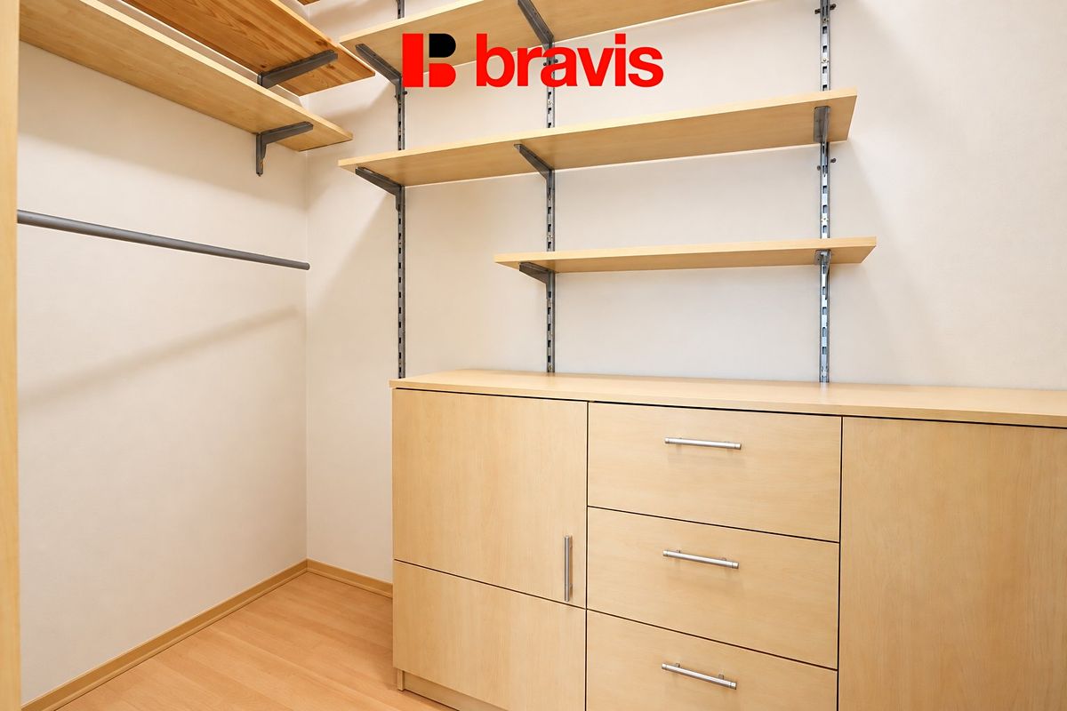 Pronájem bytu 2+kk 43 m² – fotografie 3