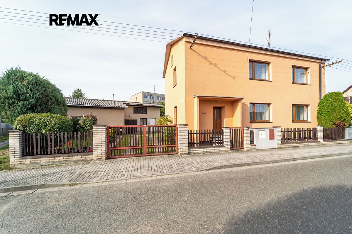 Prodej rodinného domu 221 m², pozemek 1183 m²