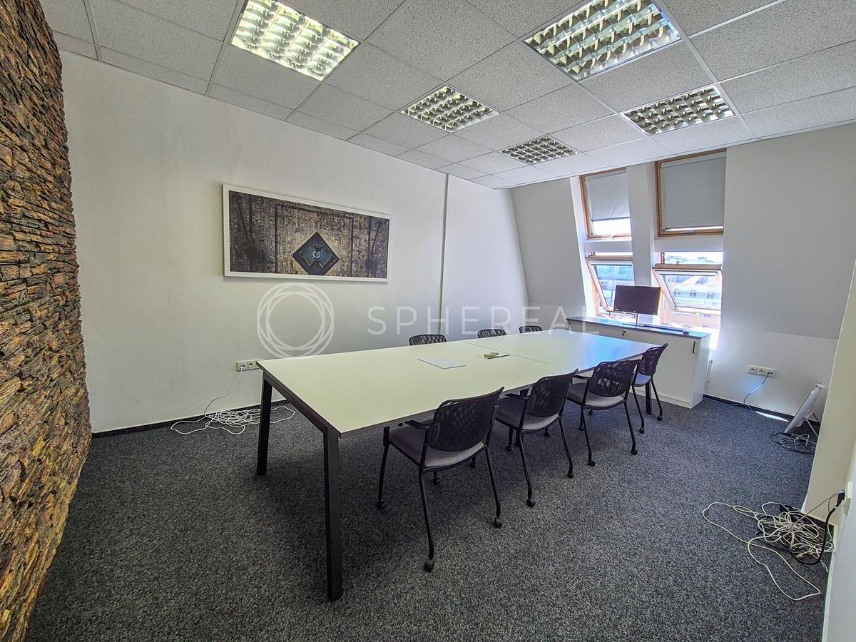 Pronájem kanceláře 200 m² – fotografie 2