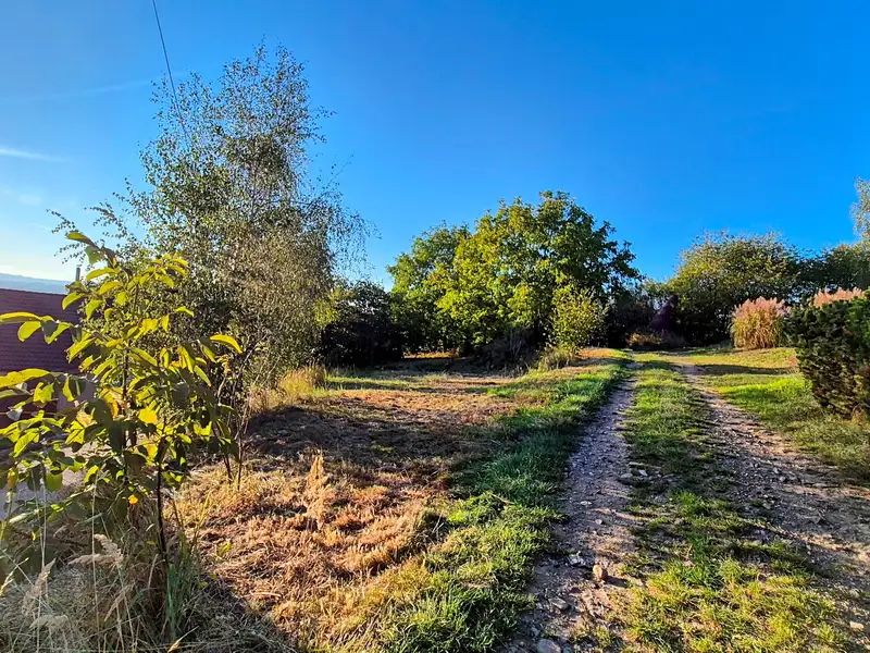 Prodej stavebního pozemku 400 m², Nevcehle – náhled fotky 3
