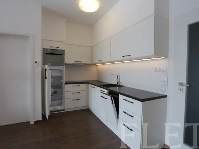 Pronájem bytu 2+kk 57 m², Praha – náhled fotky 3