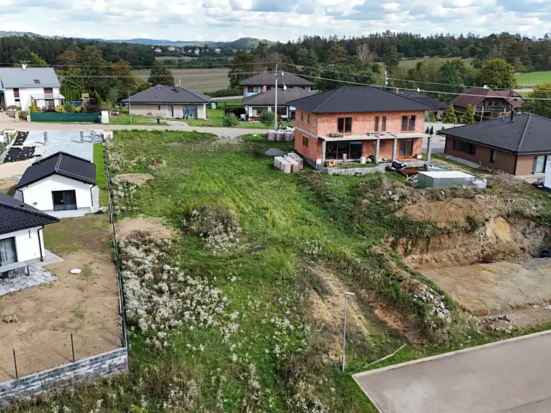 Prodej stavebního pozemku 1111 m², Bukovany – náhled fotky 2