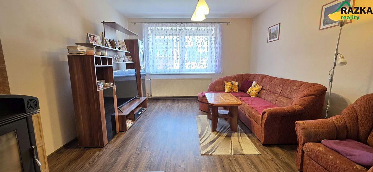 Prodej rodinného domu 190 m², pozemek 1076 m² – fotografie 3