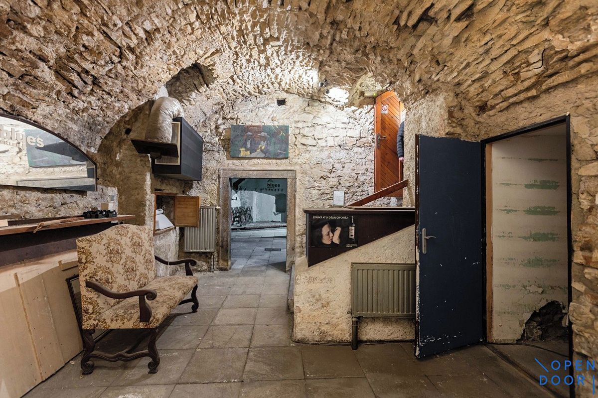 Pronájem obchodního prostoru 120 m² – fotografie 2