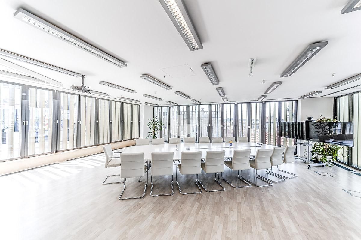 Pronájem kanceláře 353 m² – fotografie 3