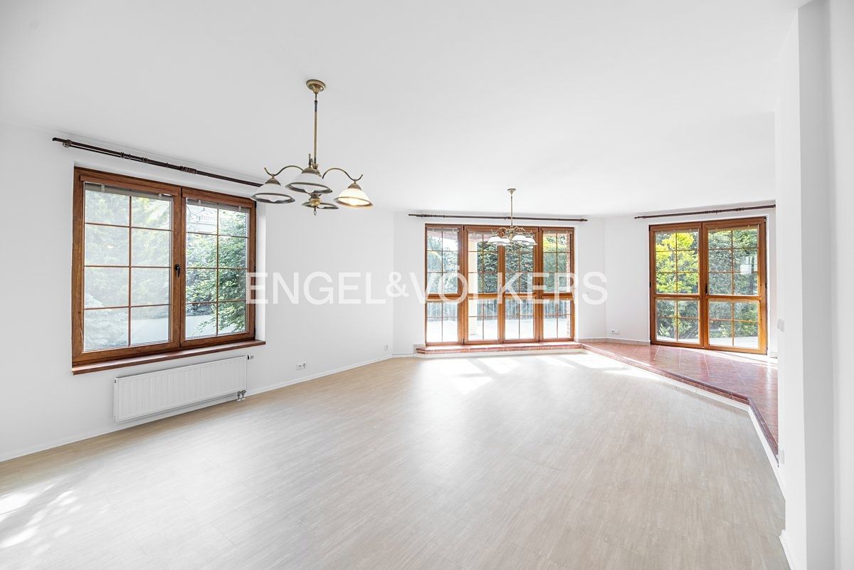 Pronájem vily 384 m², pozemek 903 m² – fotografie 5