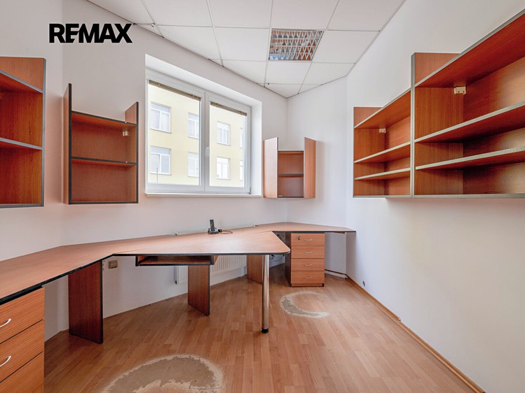 Pronájem komerčního prostoru, 169 m² (6 z 17)