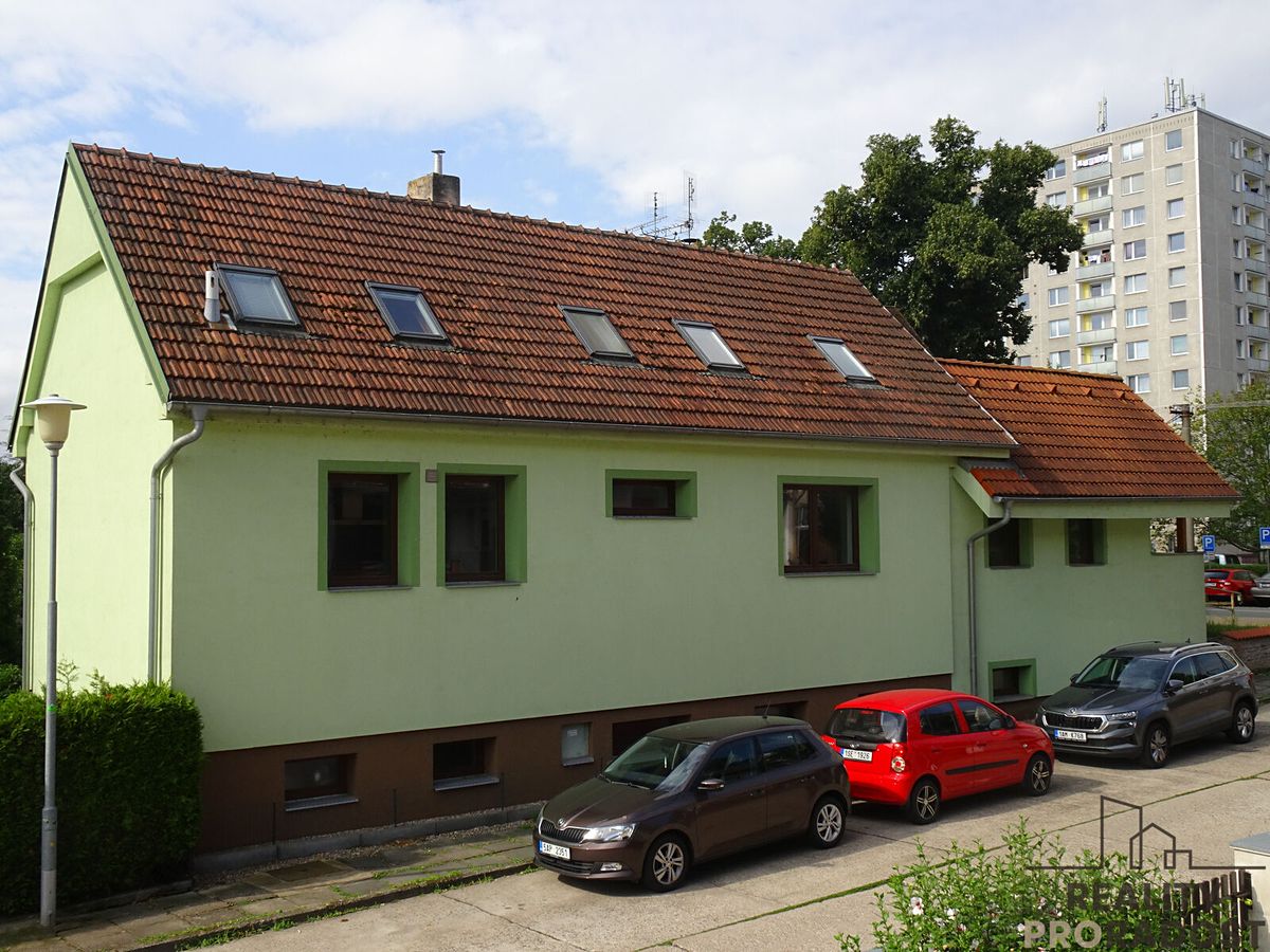 Prodej rodinného domu 250 m², pozemek 221 m²