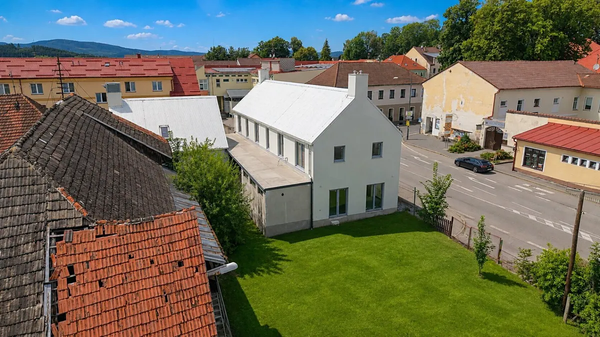 Prodej rodinného domu 340 m², pozemek 1783 m²