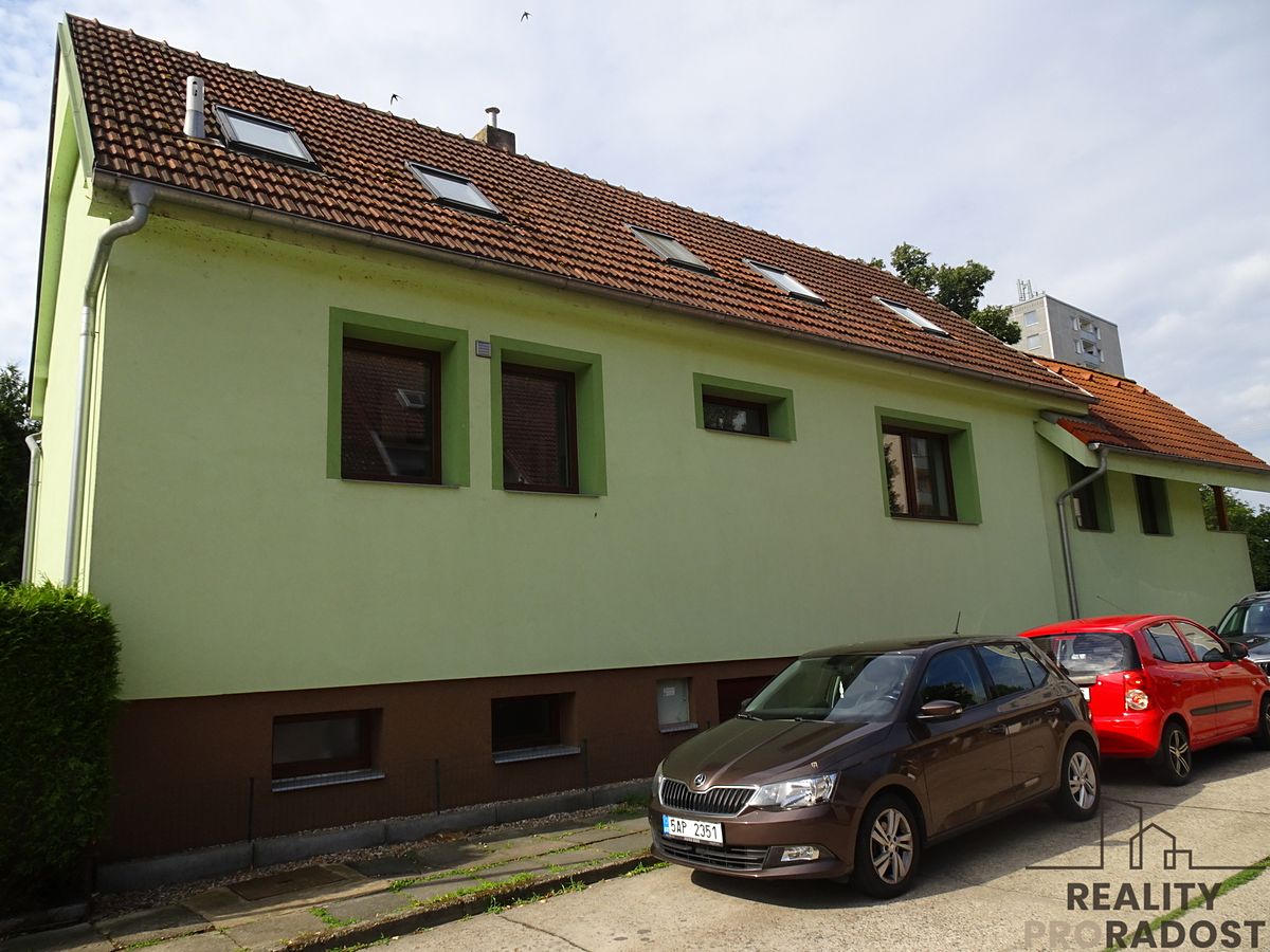 Prodej rodinného domu 250 m², pozemek 221 m² – fotografie 3