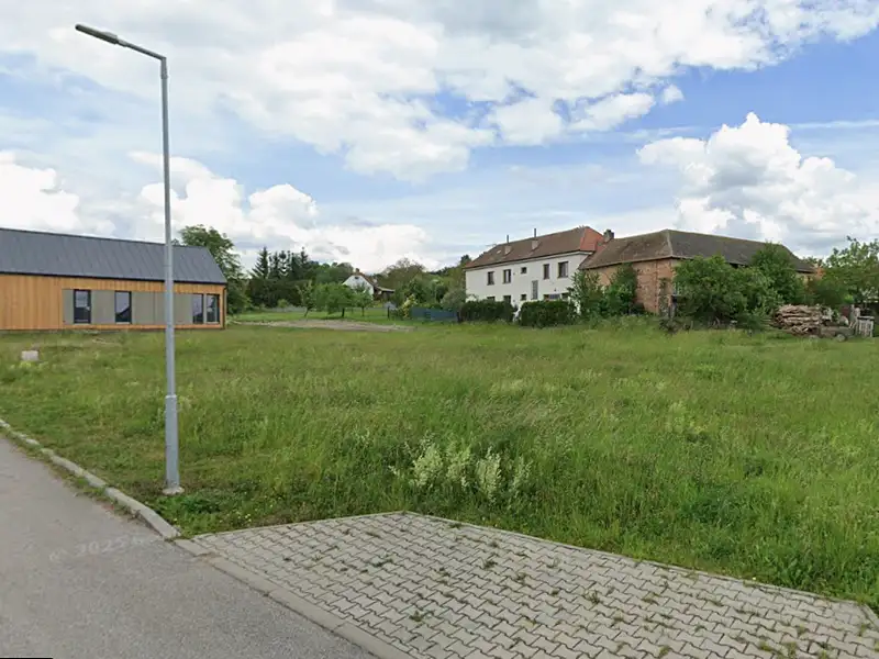 Prodej stavebního pozemku 986 m², Krakovany – náhled fotky 2