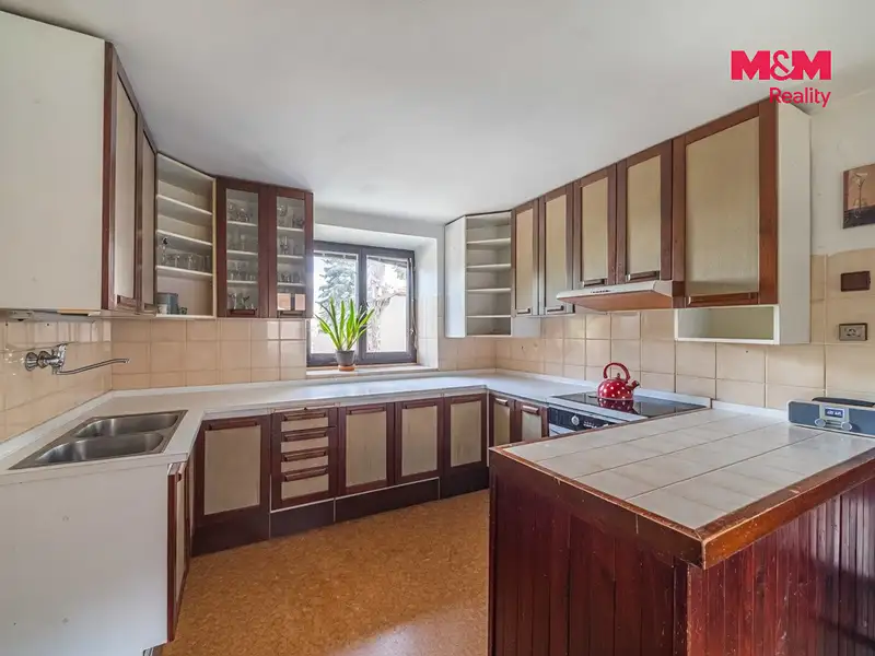 Prodej rodinného domu 146 m², pozemek 2372 m², Zavidov – náhled fotky 2