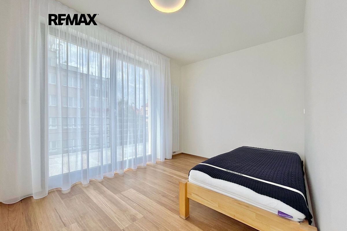 Pronájem bytu 4+kk 77 m² – fotografie 5