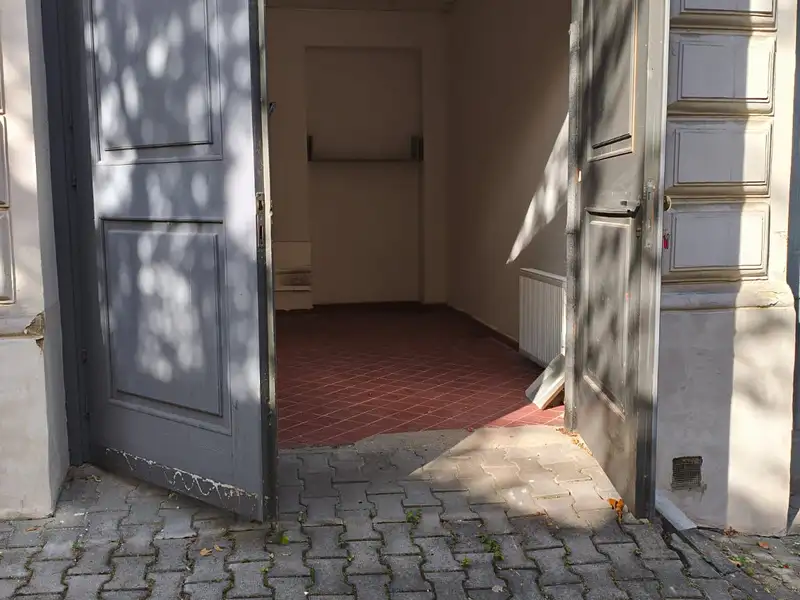 Pronájem garáže 15 m², Karlovy Vary – náhled fotky 1