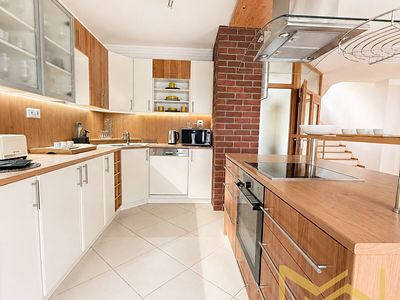 Pronájem rodinného domu 350 m², pozemek 330 m²