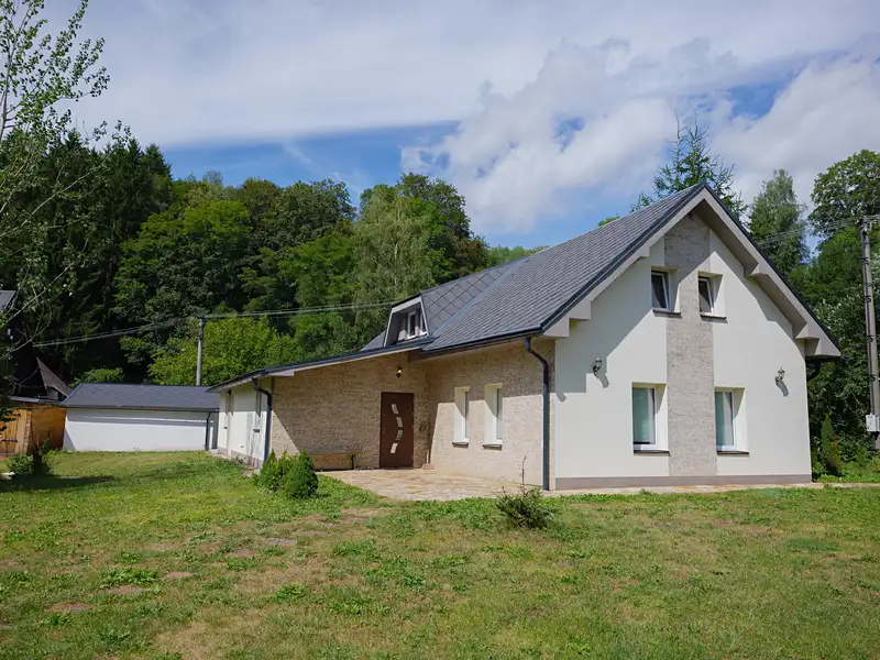 Prodej rodinného domu 216 m², pozemek 1354 m², Stará Paka – náhled fotky 3