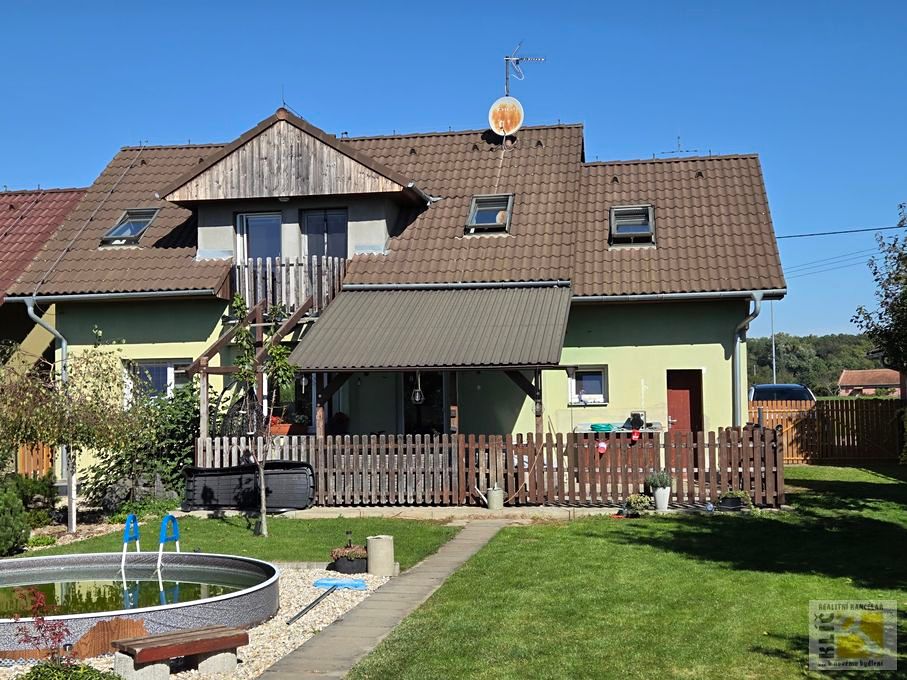 Prodej rodinného domu 140 m², pozemek 824 m² – fotografie 2