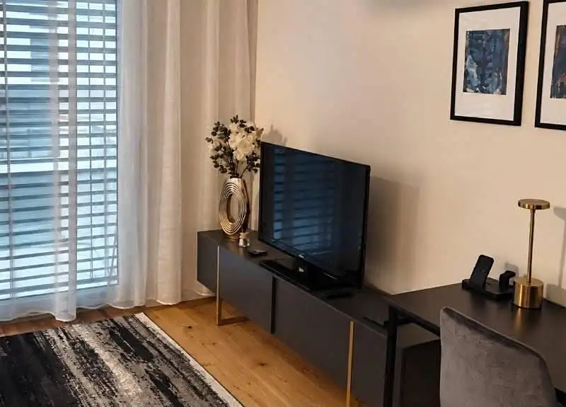 Pronájem bytu 1+kk 42 m², Praha – náhled fotky 1