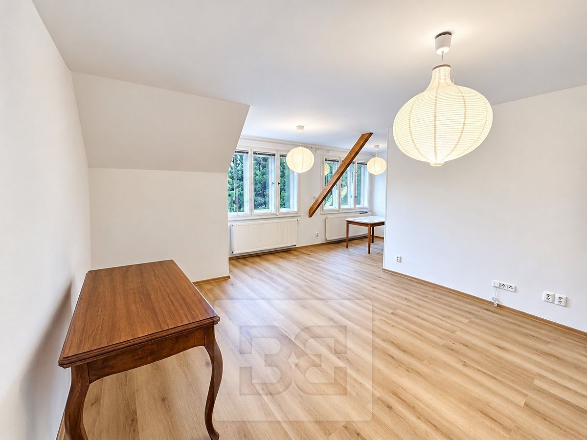 Pronájem bytu 4+kk 99 m² – fotografie 2