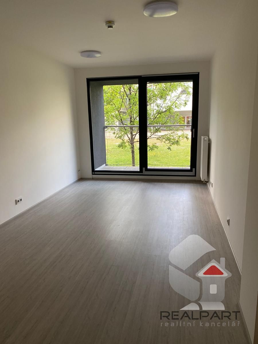 Pronájem bytu 1+kk 30 m² – fotografie 3