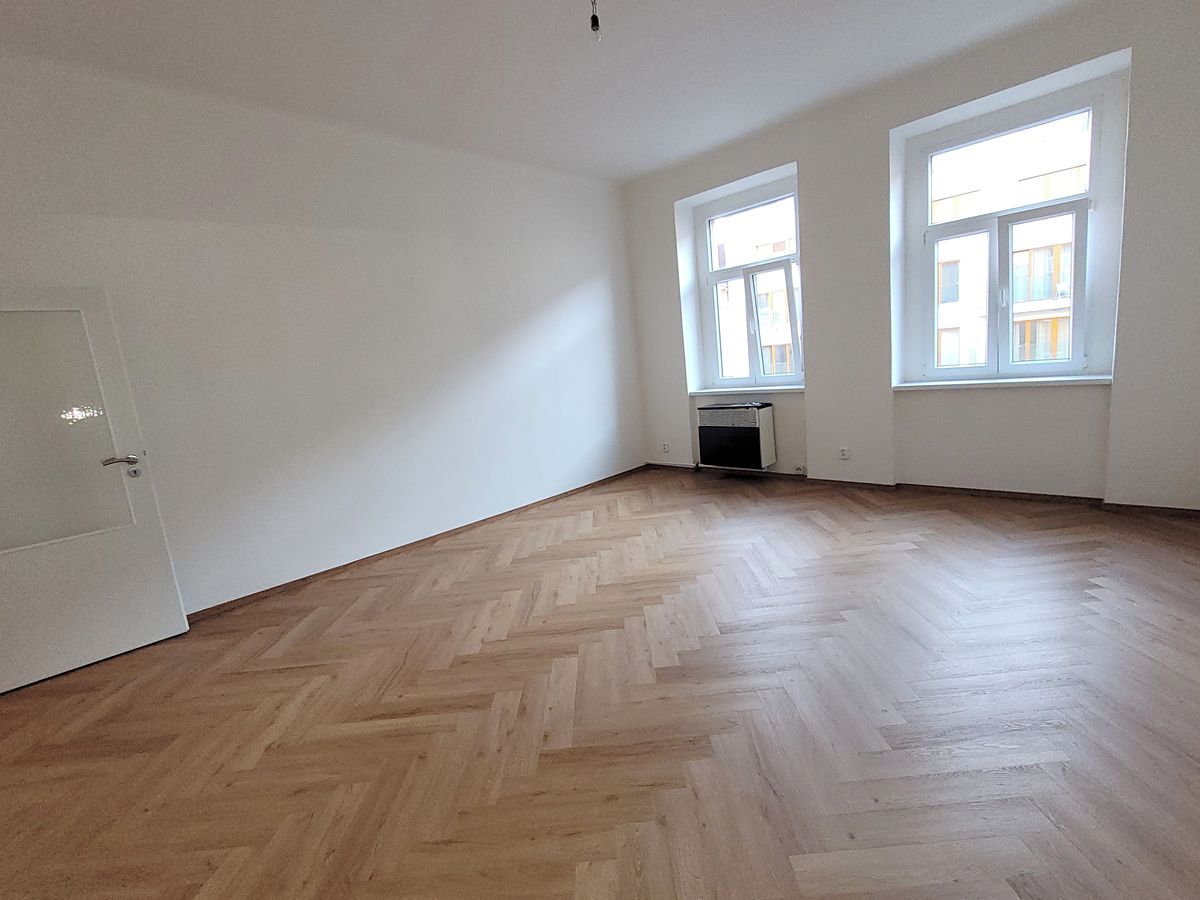 Pronájem bytu 2+kk 65 m² – fotografie 3