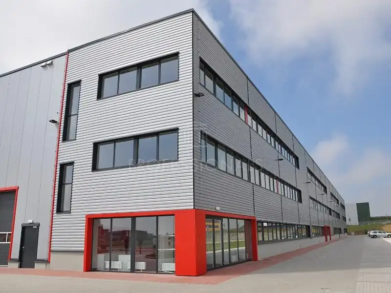 Pronájem výrobní haly, prostoru 5500 m², Praha – náhled fotky 1