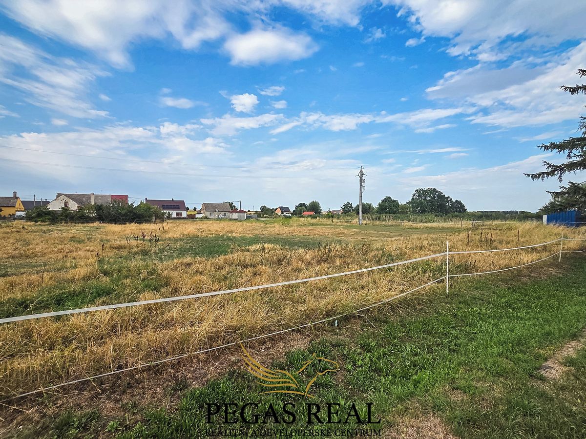 Prodej stavebního pozemku 3268 m² – fotografie 3