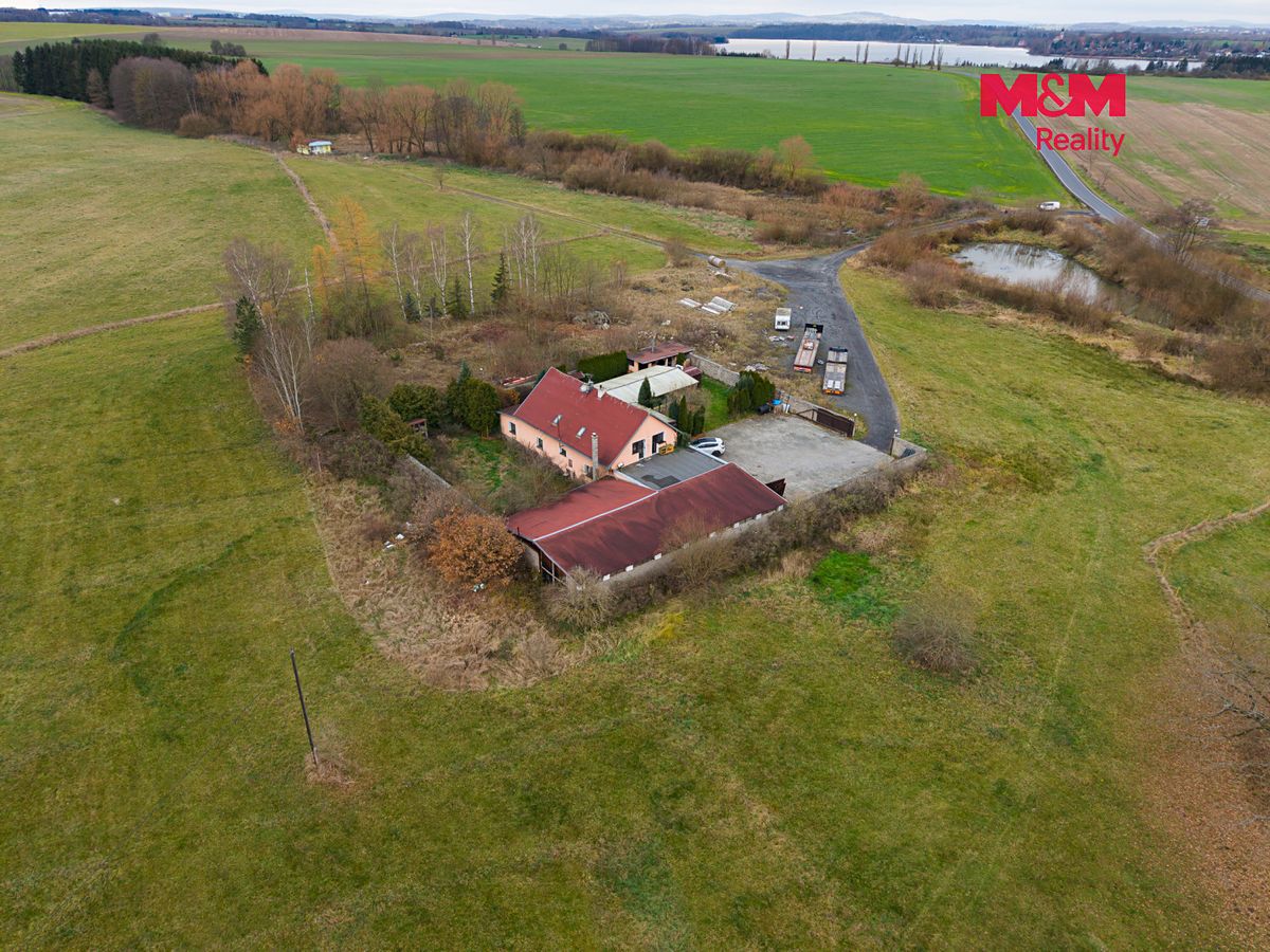 Prodej rodinného domu 250 m², pozemek 1600 m² – fotografie 2