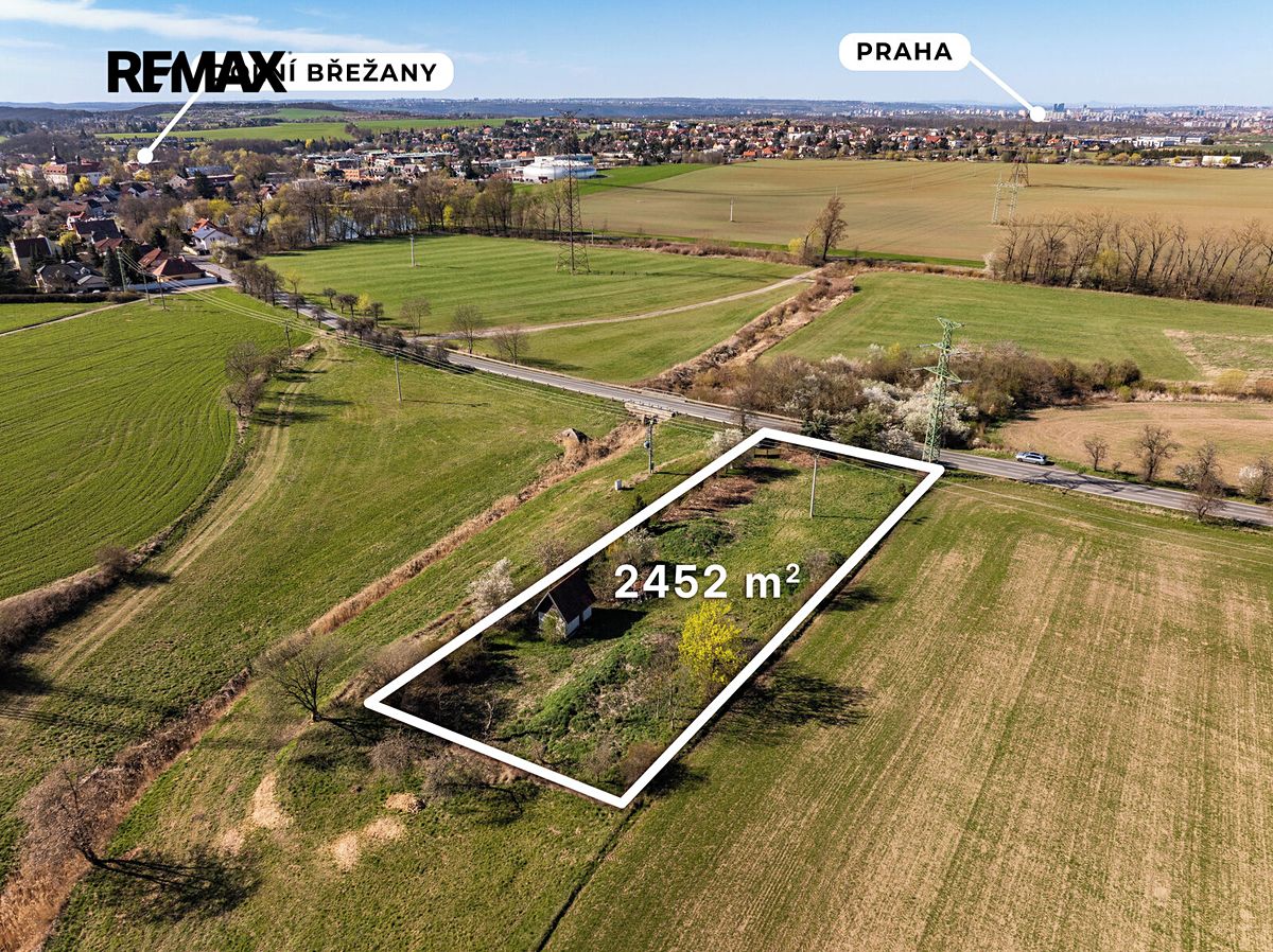 Prodej komerčního pozemku 2452 m²