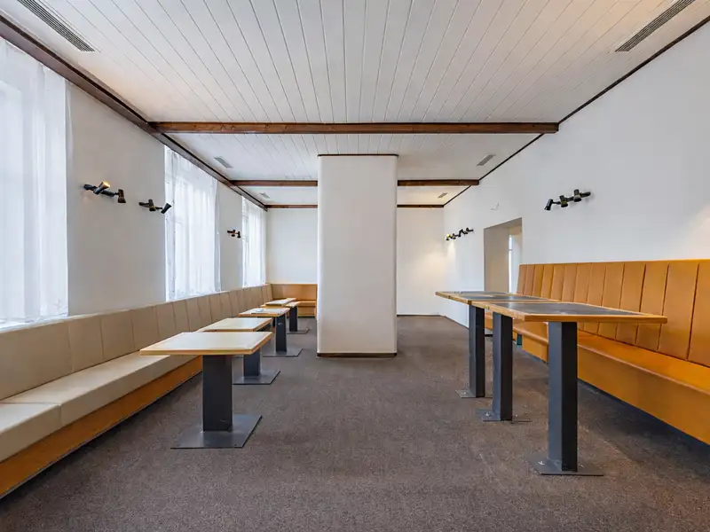 Prodej rodinného domu 1500 m², pozemek 2288 m², Jince – náhled fotky 2