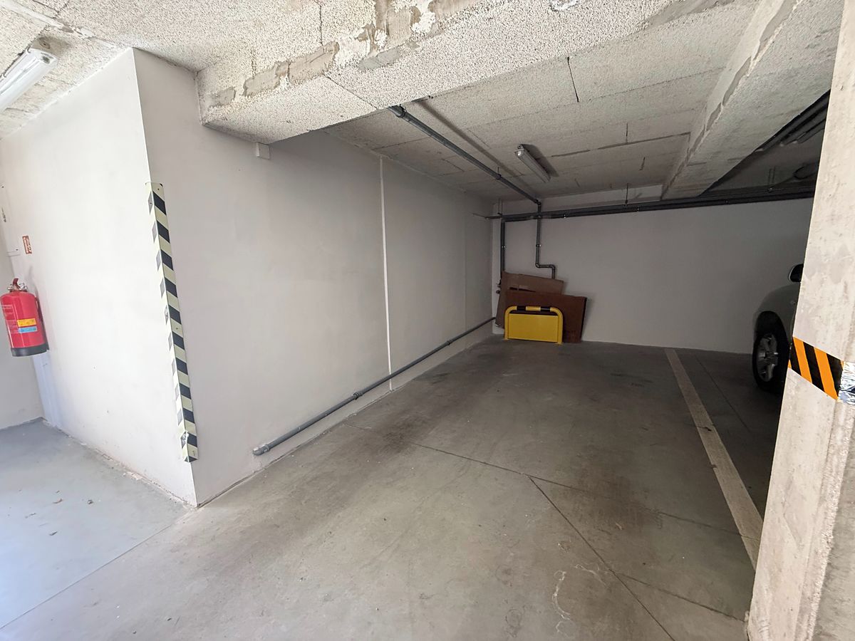 Pronájem garážového stání 16 m²