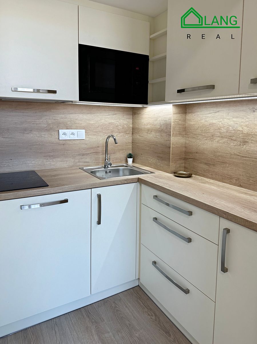 Pronájem bytu 1+kk 23 m² – fotografie 3